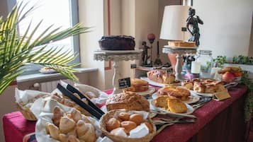 Free daily buffet breakfast