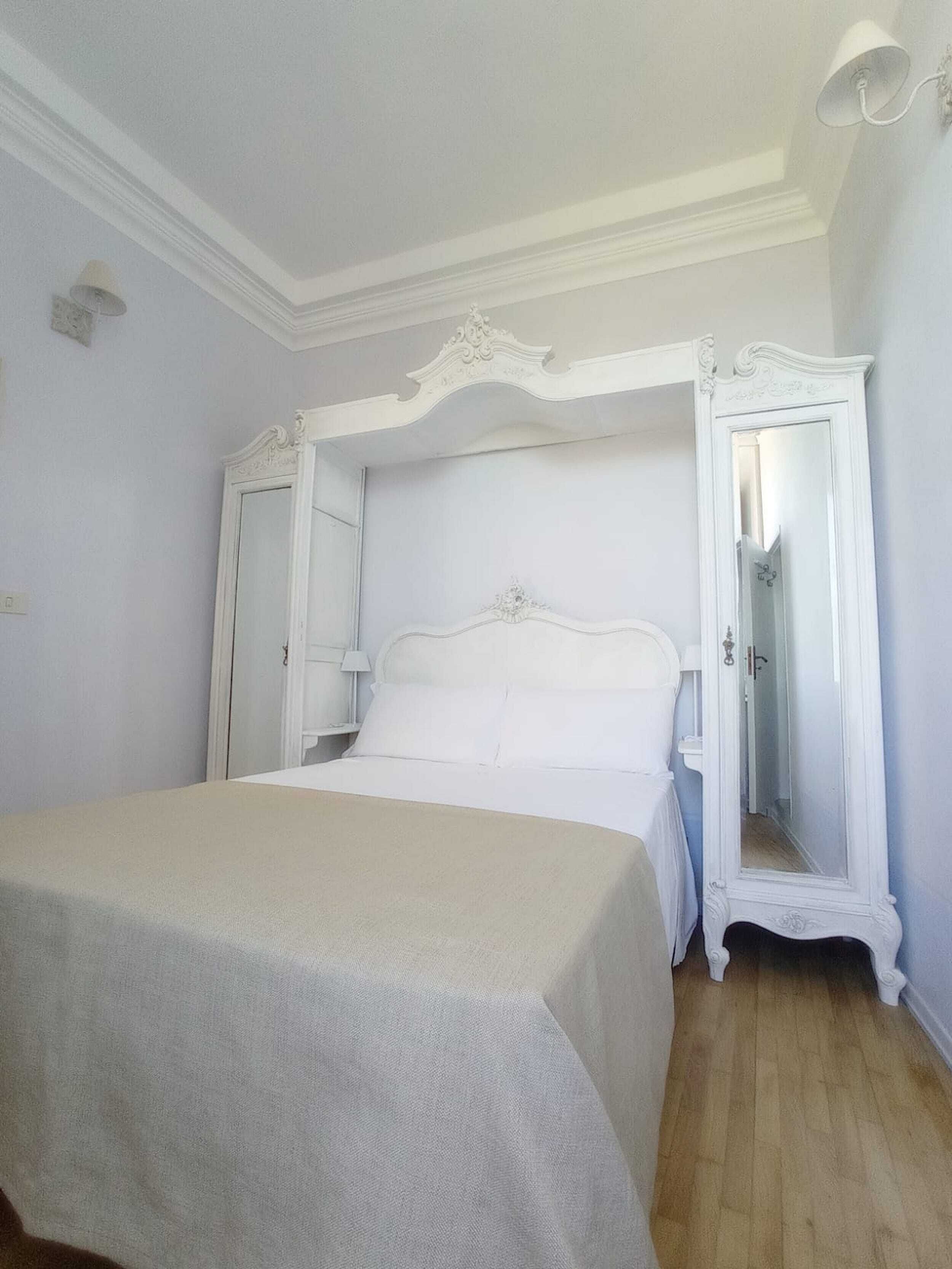 Quarto, vista para o jardim | Cofres nos quartos, escrivaninha, Wi-Fi de cortesia