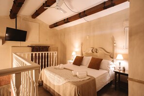 Deluxe Triple Room, City View | In-room safe, desk, free WiFi - Hotel Oviv Dimora del borgo (Acquaviva Picena)