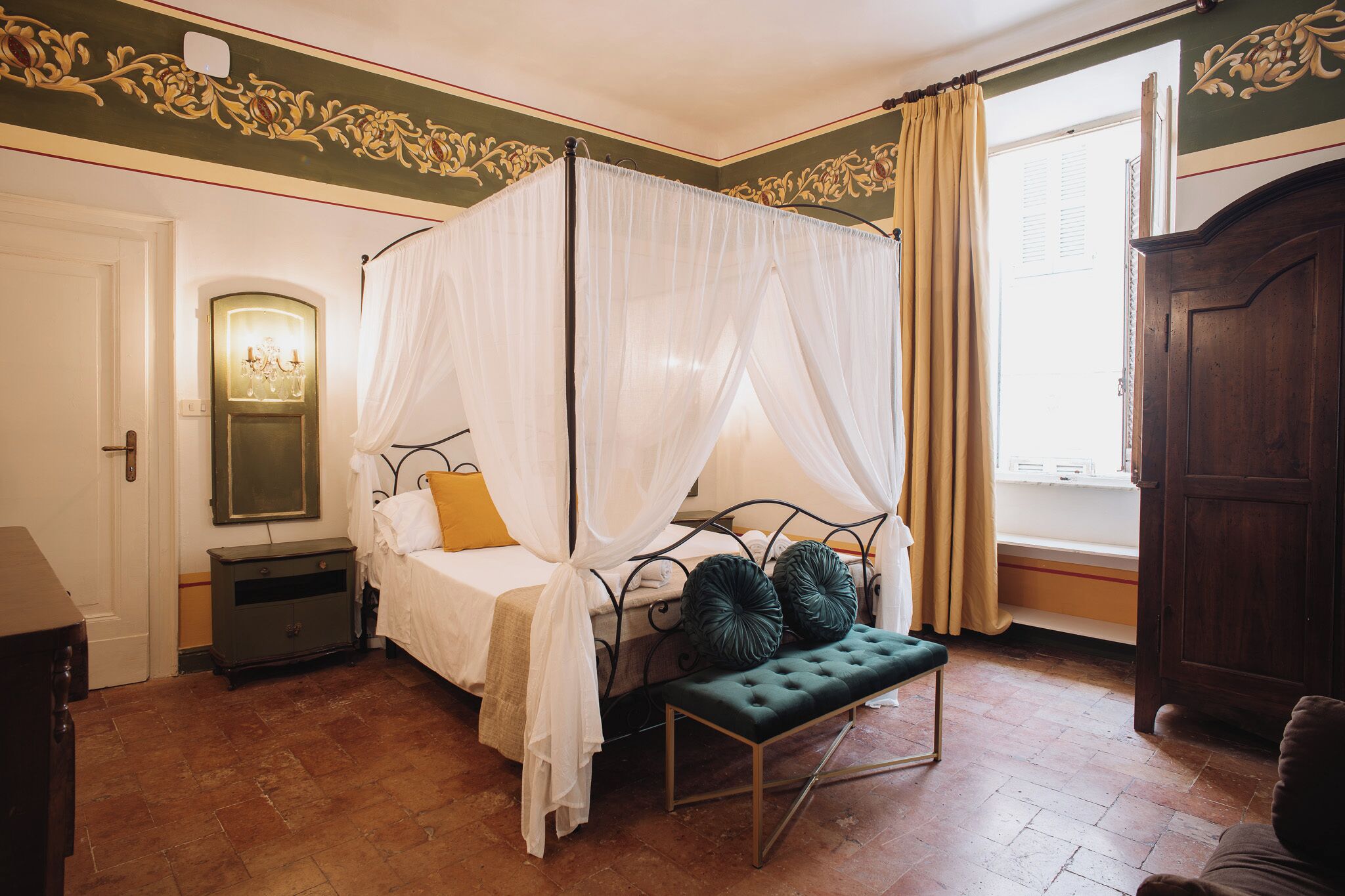 Quarto casal luxo | Cofres nos quartos, escrivaninha, Wi-Fi de cortesia