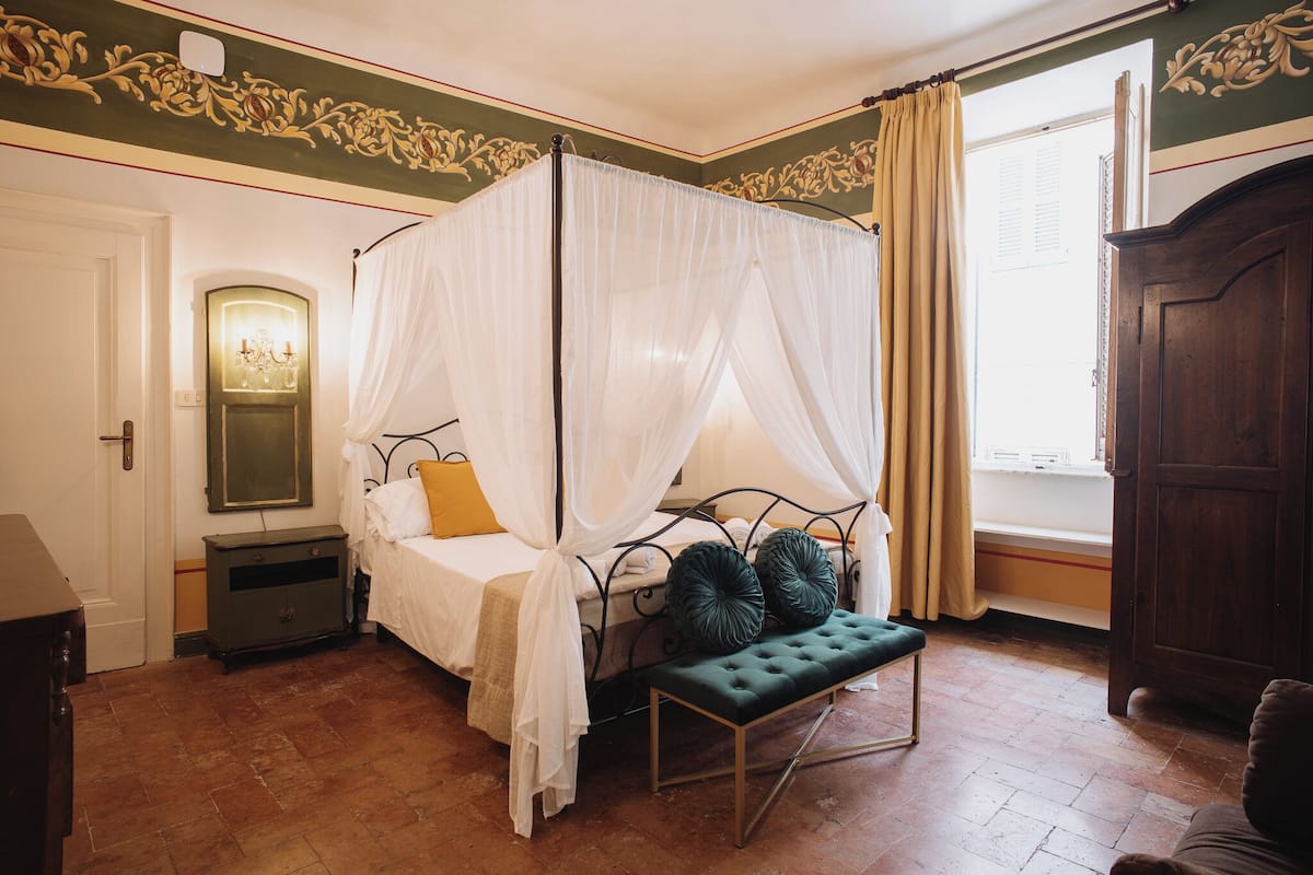 Quarto casal luxo | Cofres nos quartos, escrivaninha, Wi-Fi de cortesia