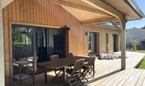 Outdoor dining - House in Hourtin With Enclosed Garden (Hourtin)