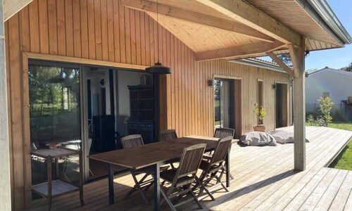 House in Hourtin With Enclosed Garden