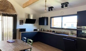 Microwave, oven, dishwasher, highchair - House in Hourtin With Enclosed Garden (Hourtin)