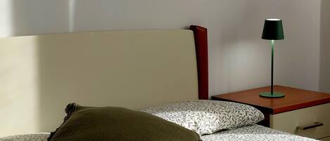 2 habitaciones, tabla de planchar con plancha, wifi y ropa de cama