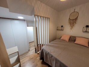 Bügeleisen/Bügelbrett, Internetzugang, Bettwäsche