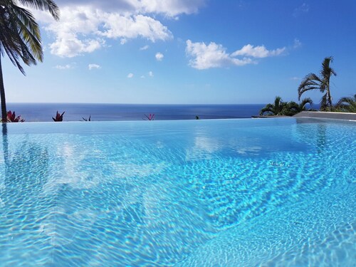 Villa with exceptional sea view on the ilets Pigeon, with infinity pool