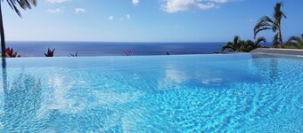 Villa with exceptional sea view on the ilets Pigeon, with infinity pool