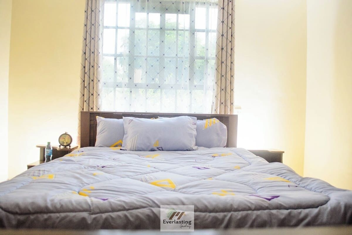 Deluxe Single Room | Free WiFi, bed sheets