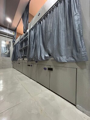 Basic Shared Dormitory | Bahagian dalam