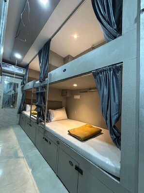 Basic Shared Dormitory | Soundproofing, iron/ironing board, free WiFi - Merhaba Hostel And PG (Mumbai)