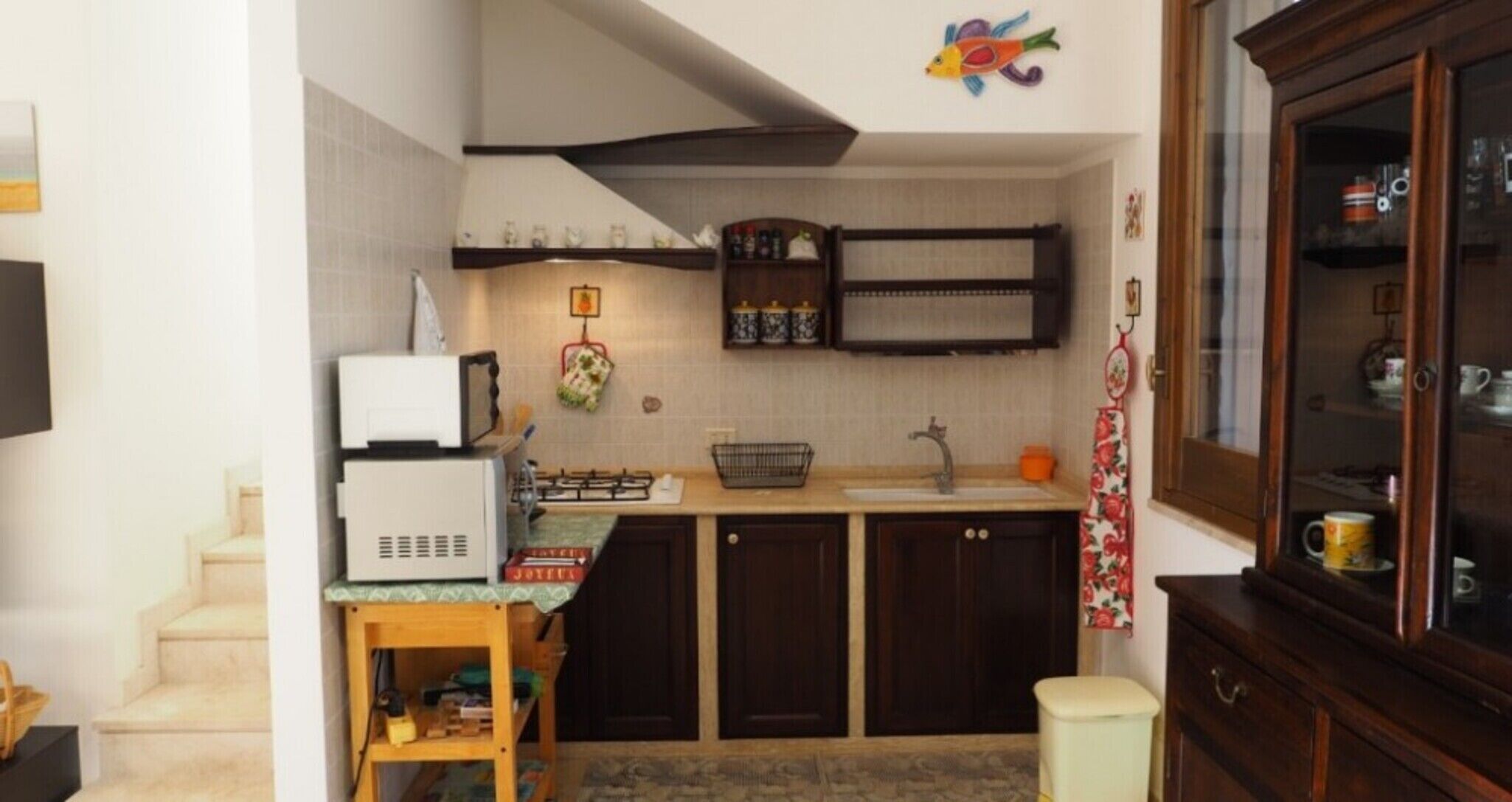 雪櫃、微波爐、焗爐、爐具