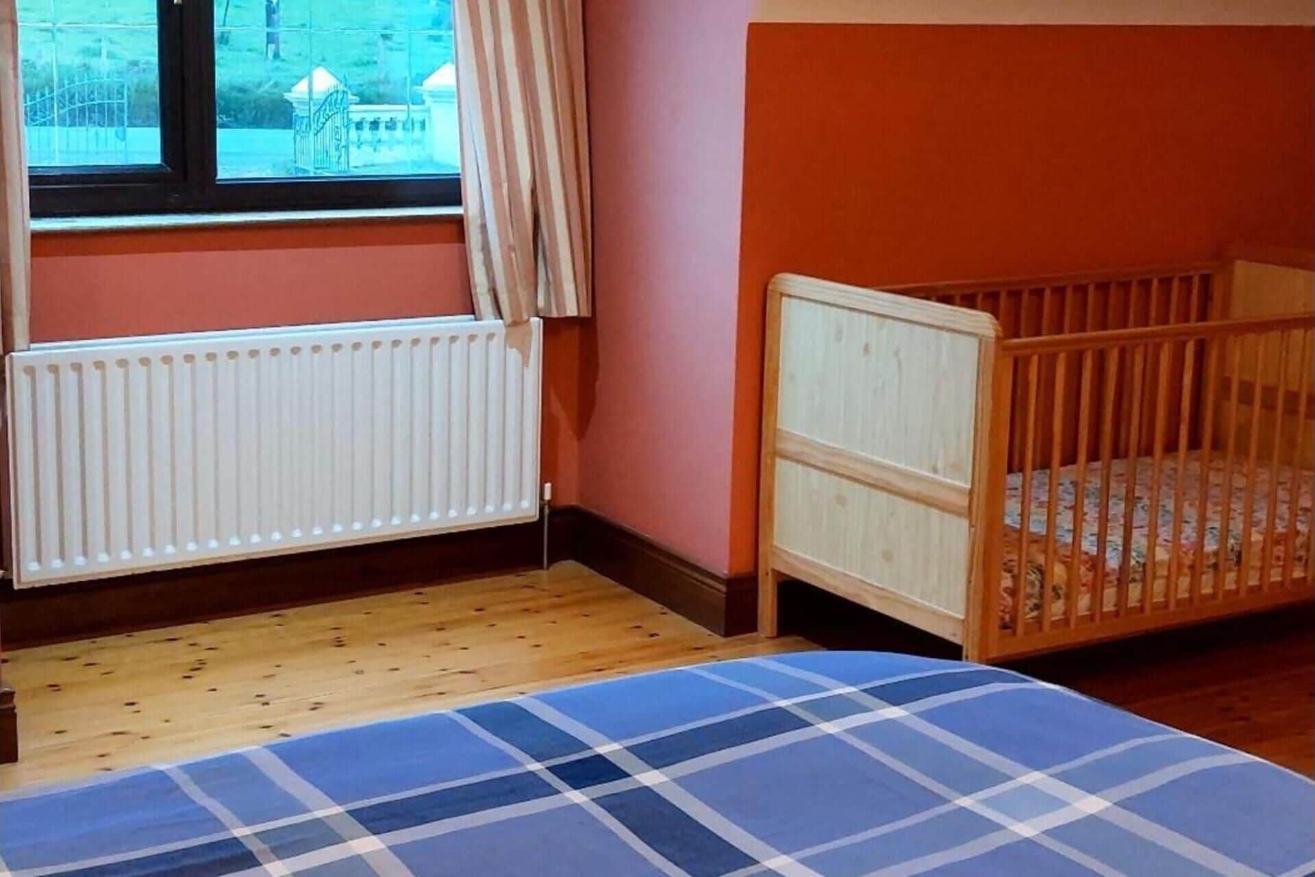 5 habitaciones, tabla de planchar con plancha y wifi gratis 