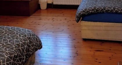 Bree House Sleeps 16 With Free Parking