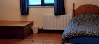 Bree House Sleeps 16 With Free Parking
