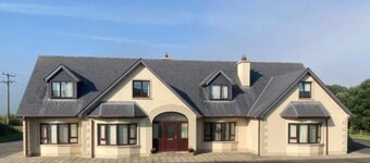 Bree House Sleeps 16 With Free Parking