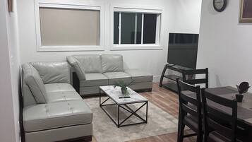 Room, 2 Bedrooms | Living room