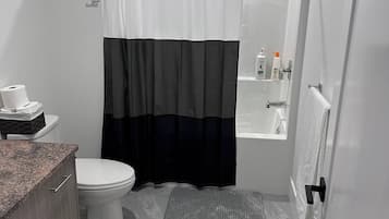 Quarto, 2 quartos | Banheiro