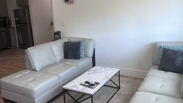 Room, 2 Bedrooms | Living room