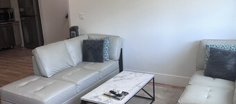 ห้อง - 2 ห้องนอน พร้อมห้องนั่งเล่น