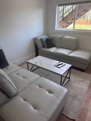 Habitación, 2 habitaciones | Área de sala de estar