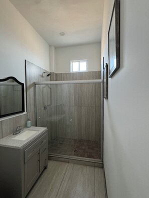 Shower, hair dryer, towels, toilet paper - Perfect 7-bedroom house with stunning sunsets (Rosarito)