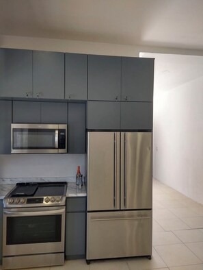 Microwave, oven, stovetop - Perfect 7-bedroom house with stunning sunsets (Rosarito)