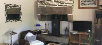 Isolated cottage in the Mont-Saint-Michel mountains. Dogs welcome.