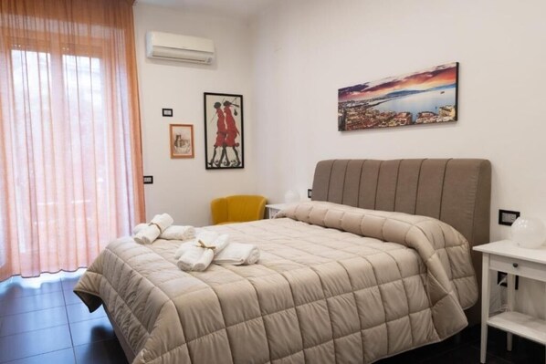 Iron/ironing board, WiFi, bed sheets - Vrbo Property (Napoli)