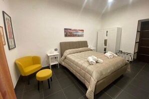 Iron/ironing board, WiFi, bed sheets - Vrbo Property (Napoli)