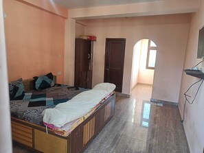 Deluxe Room | Free WiFi - Bridge View Home Stay (Manali)