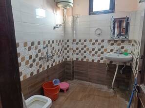 Camera Deluxe | Bagno | Doccia, asciugamani, sapone, shampoo