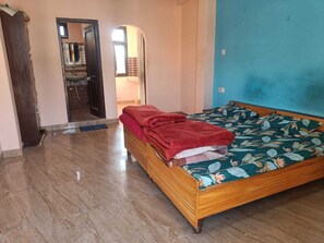 Deluxe Room | Free WiFi - Bridge View Home Stay (Manali)