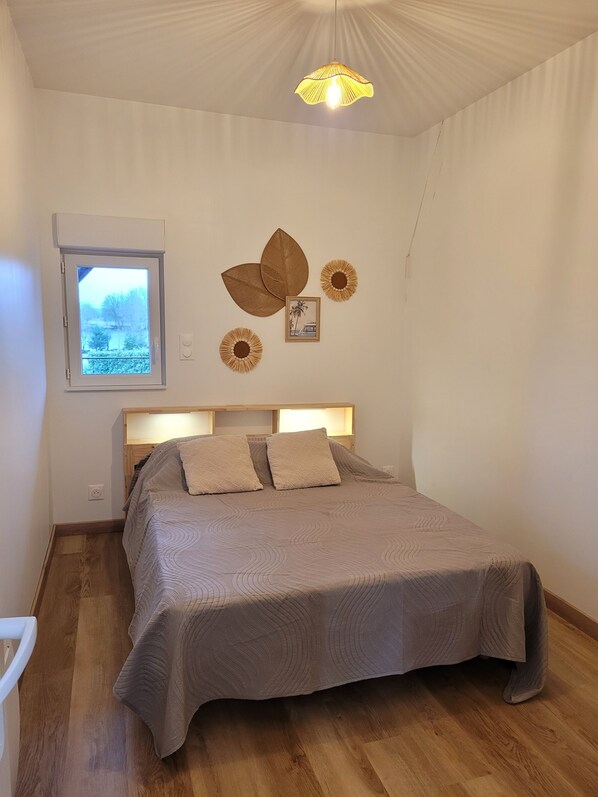 مكواة/لوح كي وواي فاي وملاءات أسرّة