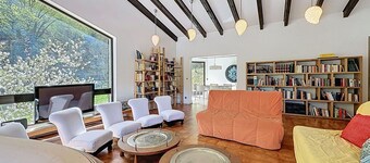 Beautiful private villa for 10 guests with TV and pets allowed
