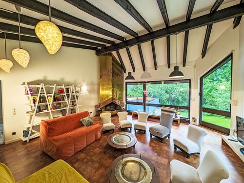 Stunning private villa for 10 guests with TV and pets allowed