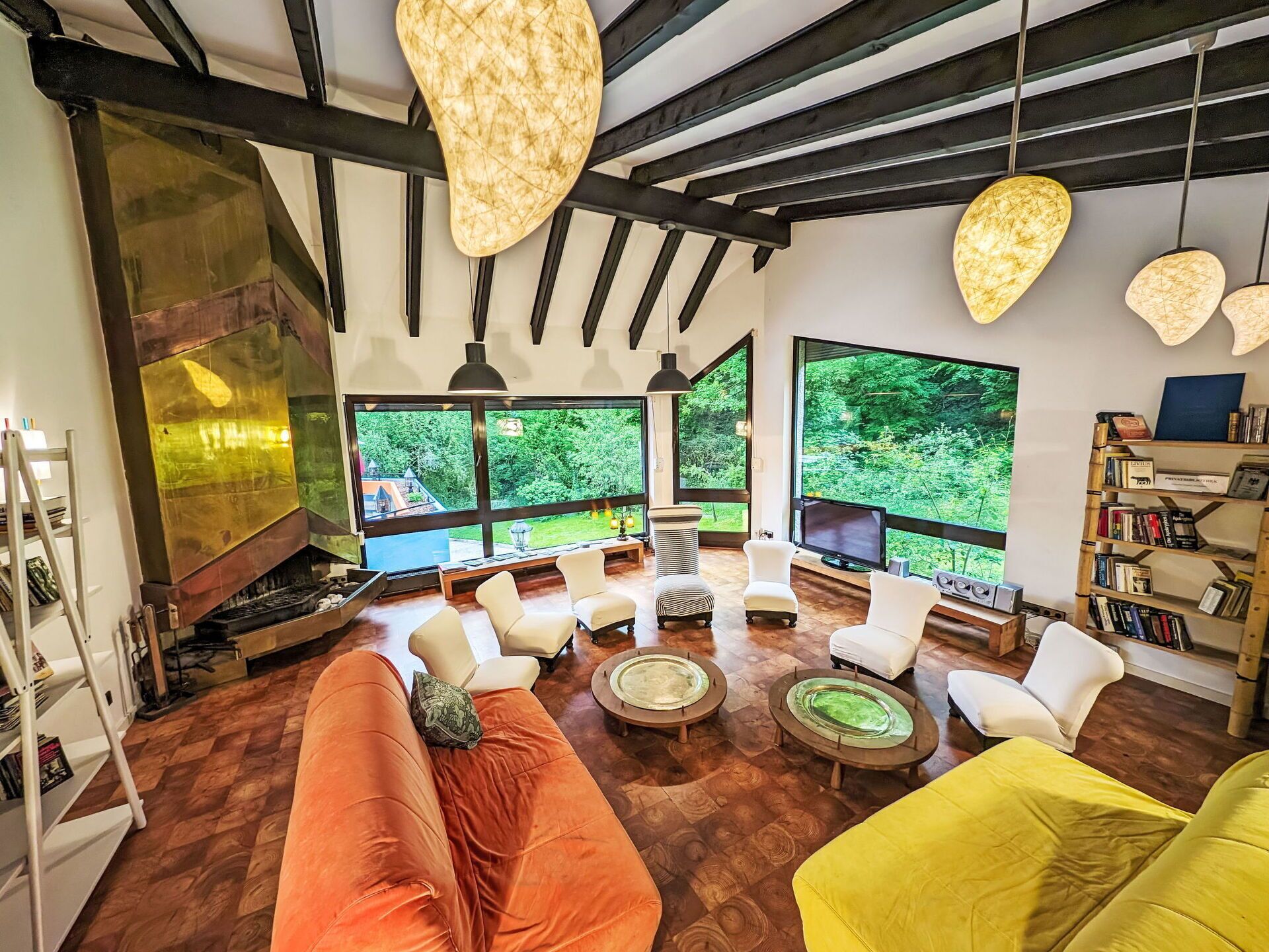 Télévision, cheminée