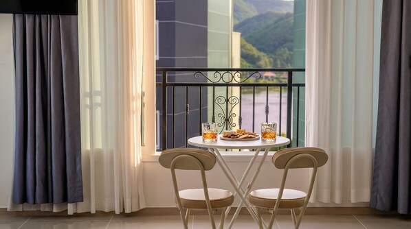 Chambre, 1 chambre (2F (Private Pool / Private BBQ)) | 1 chambre, Wi-Fi gratuit