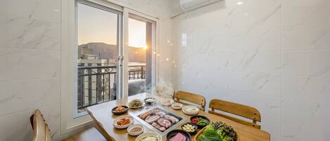 Perushuone, 1 makuuhuone (2F (Private Pool / Private BBQ)) | 1 makuuhuone, ilmainen Wi-Fi