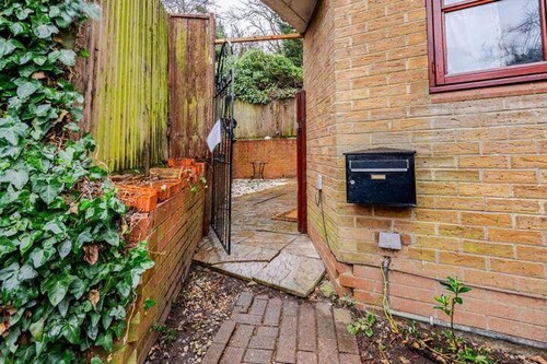 Near Tube - Pets - Garden - Parking - Sleeps 4