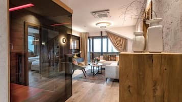 Deluxe Suite, Balcony, Valley View | Interior