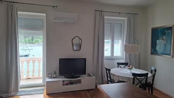 Appartement Deluxe, 1 grand lit, vue mer, en front de mer | Restauration