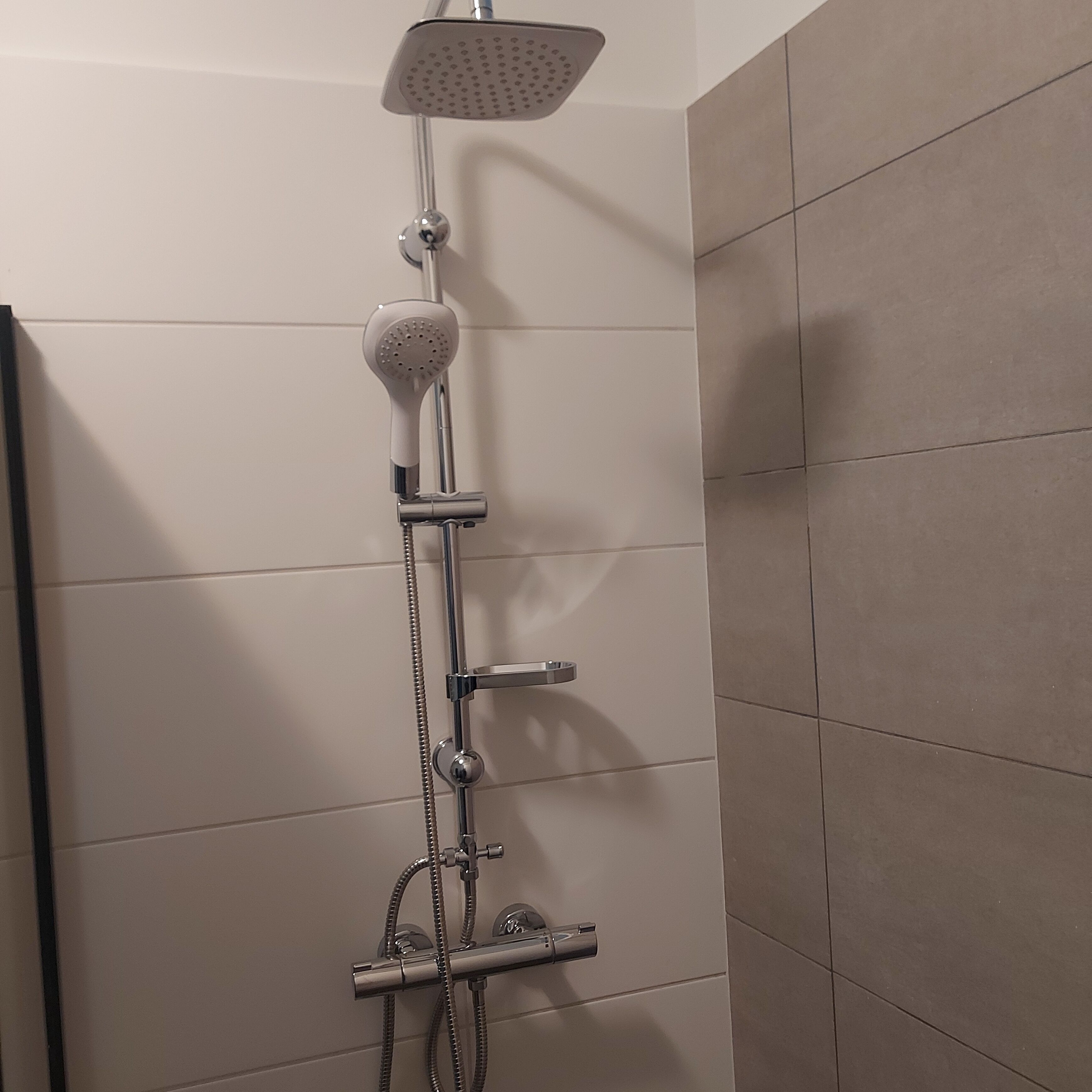 Departamento Deluxe, 1 cama Queen size, vista al mar, frente al océano | Baño | Regadera, secadora de cabello, batas, pantuflas 
