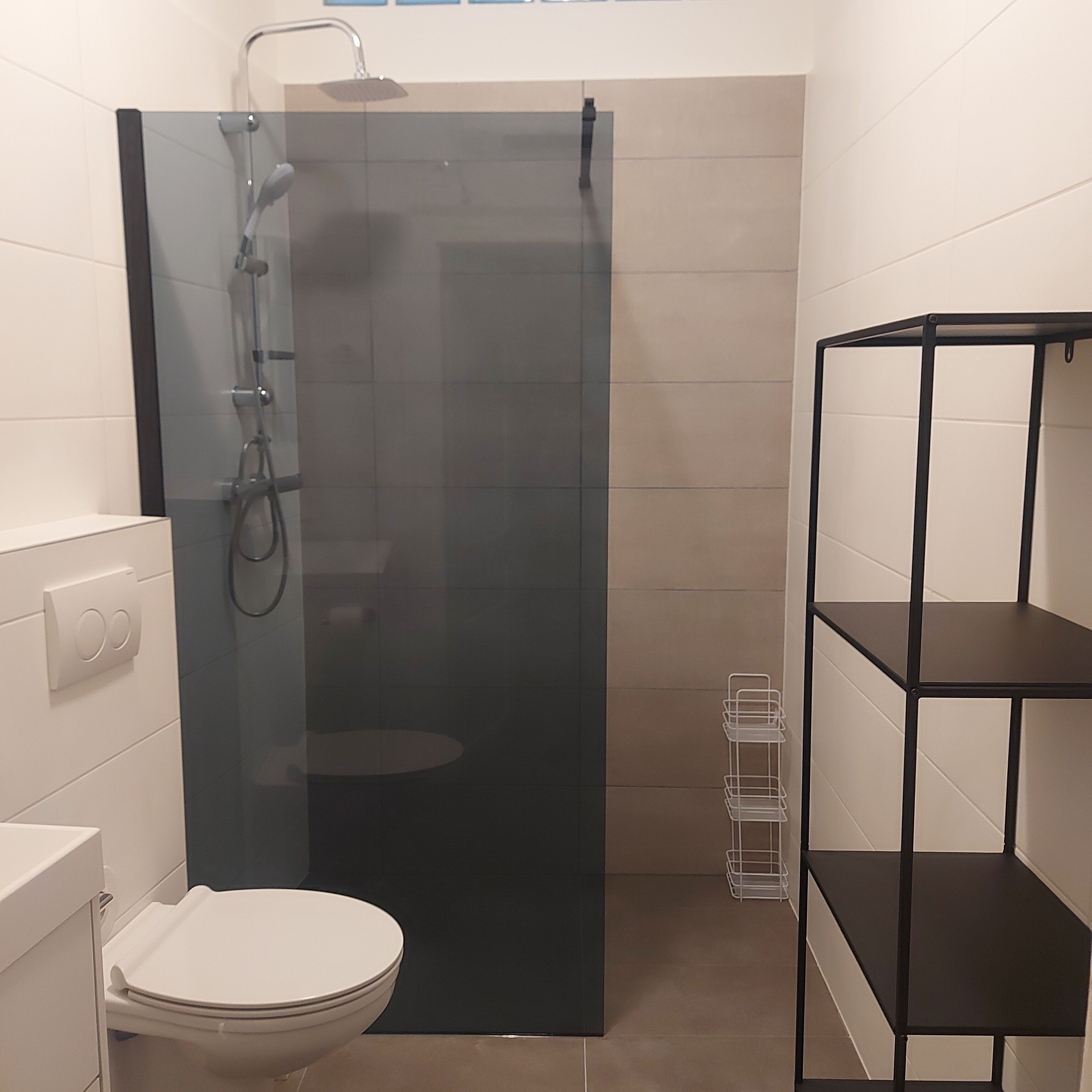 Deluxe Apartment, 1 Queen Bed, Sea View, Oceanfront | Bathroom
