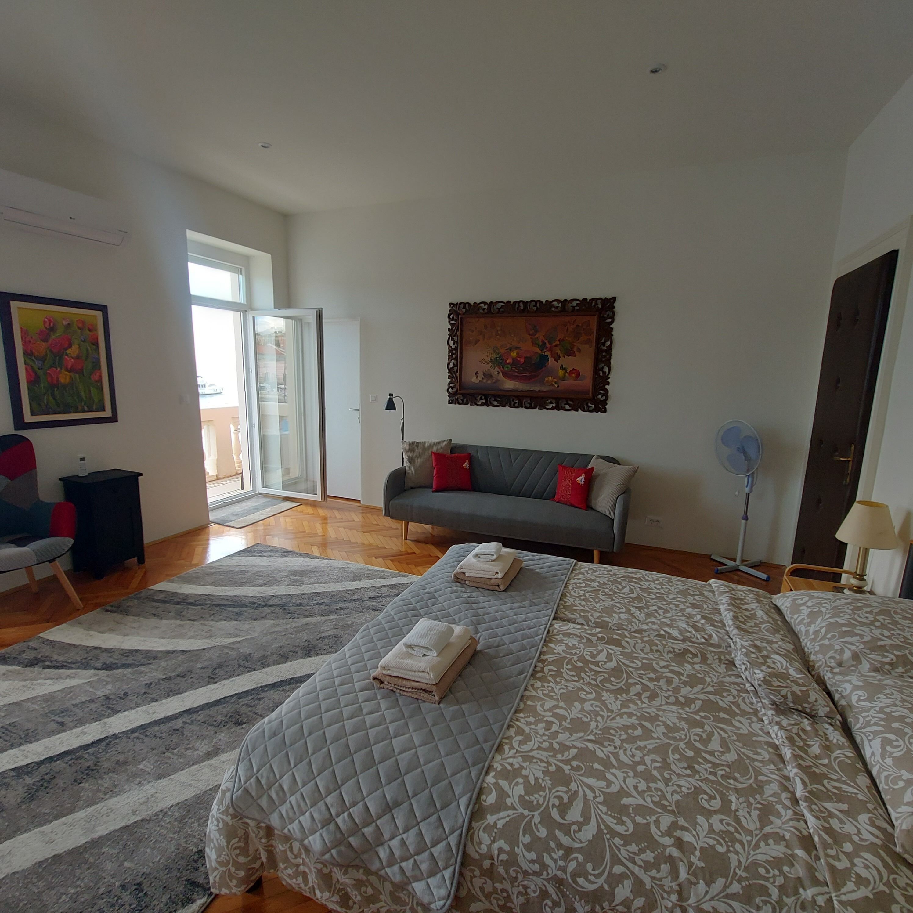 In-room safe, desk, laptop workspace, blackout curtains
