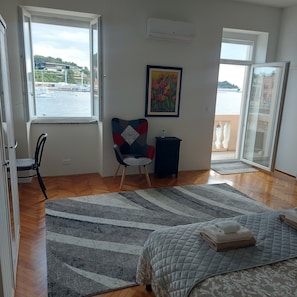 In-room safe, desk, laptop workspace, blackout curtains - Royal Balcony al Mare (Rovinj)