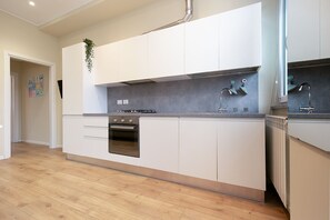 Ofen, Herdplatte, Geschirrspüler