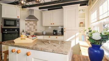 Dishwasher, cookware/dishes/utensils