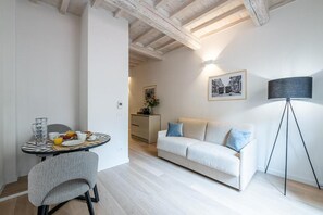 Appart'hôtel Familial | Coin séjour | Télévision à écran plat