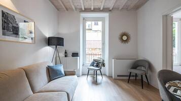 Condo dành cho gia đình | Khu phòng khách | TV màn hình phẳng